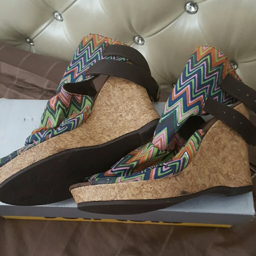 Size 8 beautiful wedge shoes